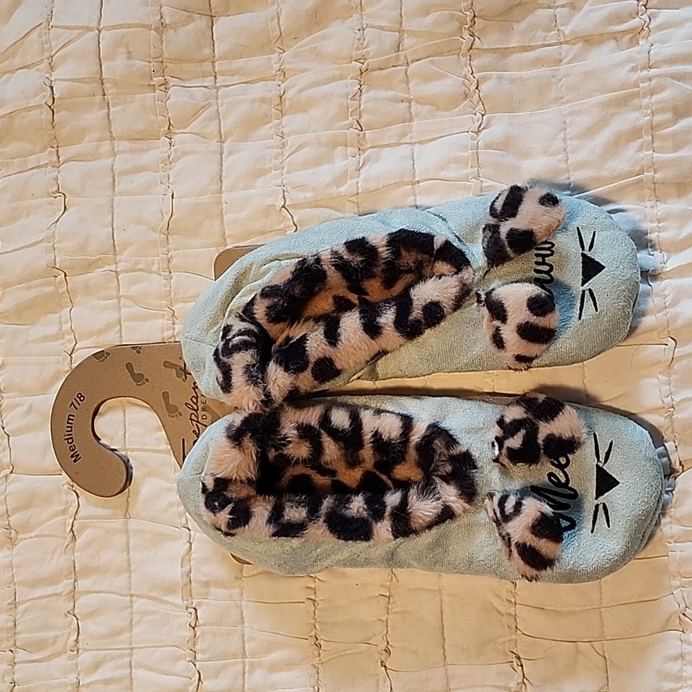 Faceplant dreams footsies slippers, size medium 7/8, light green and leopard